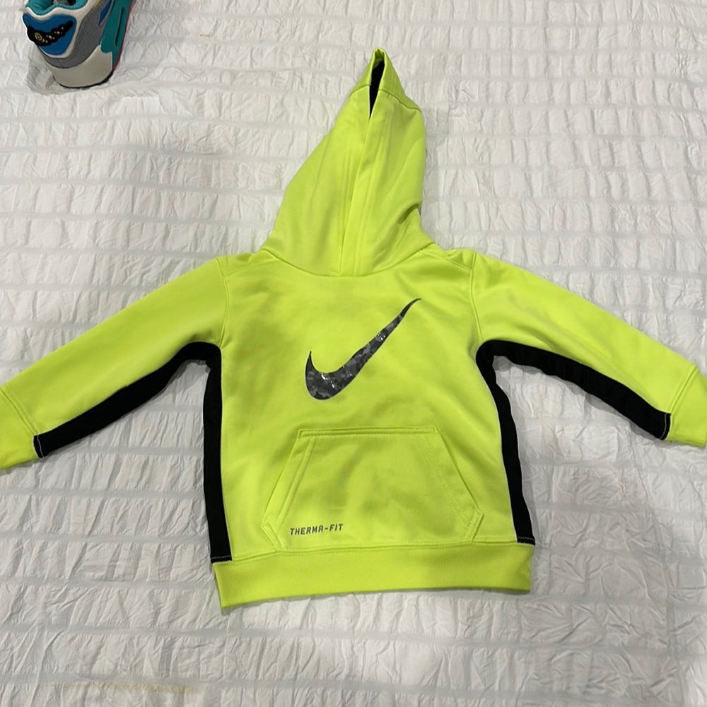 Nike therma fit hoodie - never been worn !